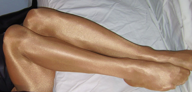 Sheery in Wolford Neon pantyhose